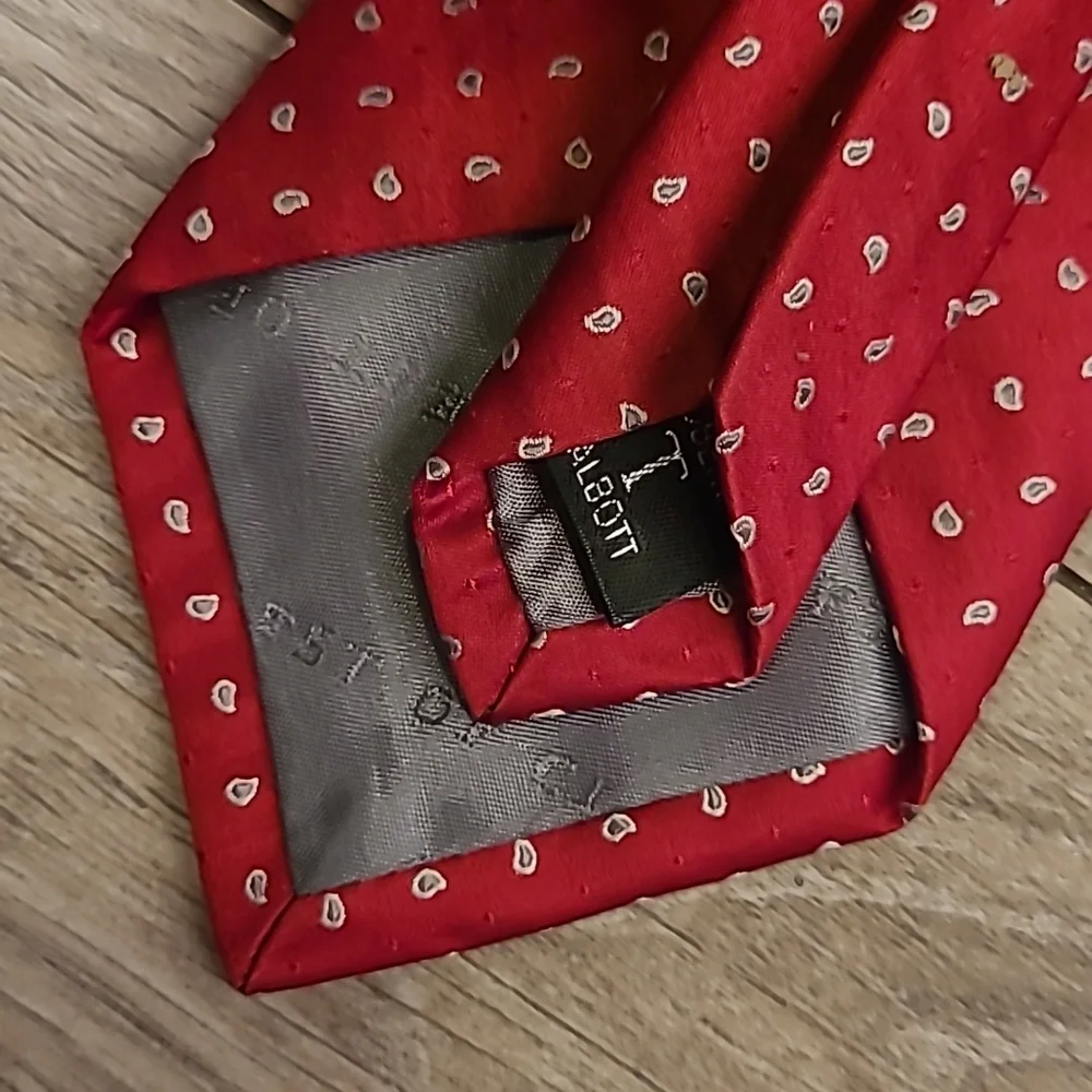 ROBERT TALBOTT Best of Class Metallic Red Modest‎ Paisley Mens Silk Tie